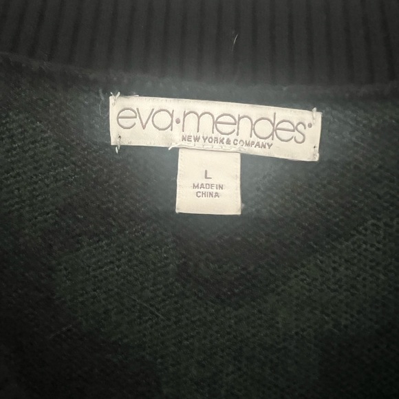 Eva Mendes NY&Co Green and Black Sweater - Picture 3 of 3